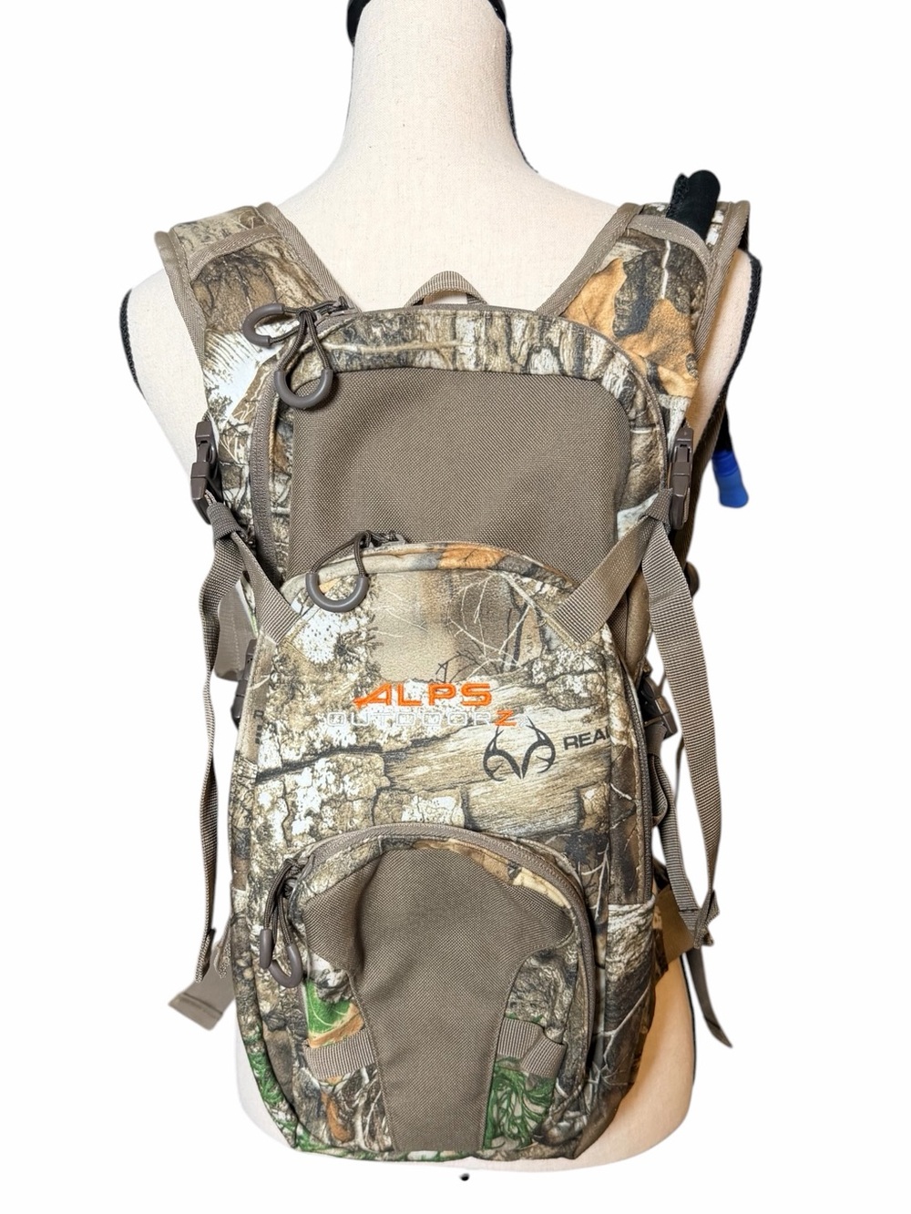ALPS OutdoorZ Willow Creek Daypack - Realtree Camo (3L Bladder Included)